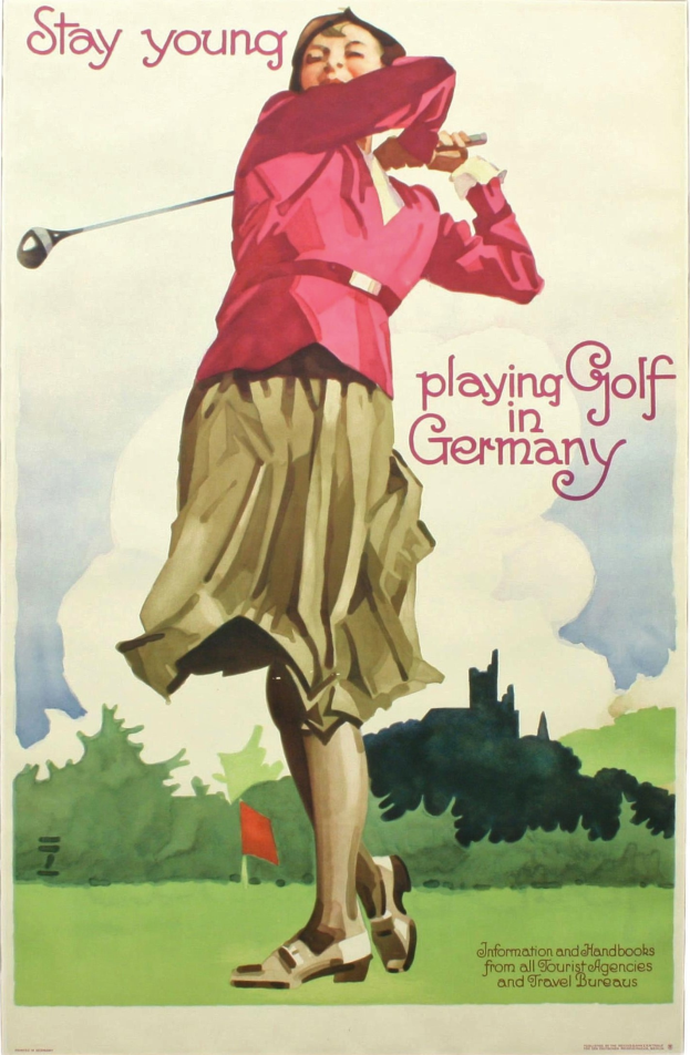 Eine Frau steht auf einem Golfplatz und hält einen Schläger, mit einer Fahne und Bäumen im Hintergrund und Text auf dem Plakat.
