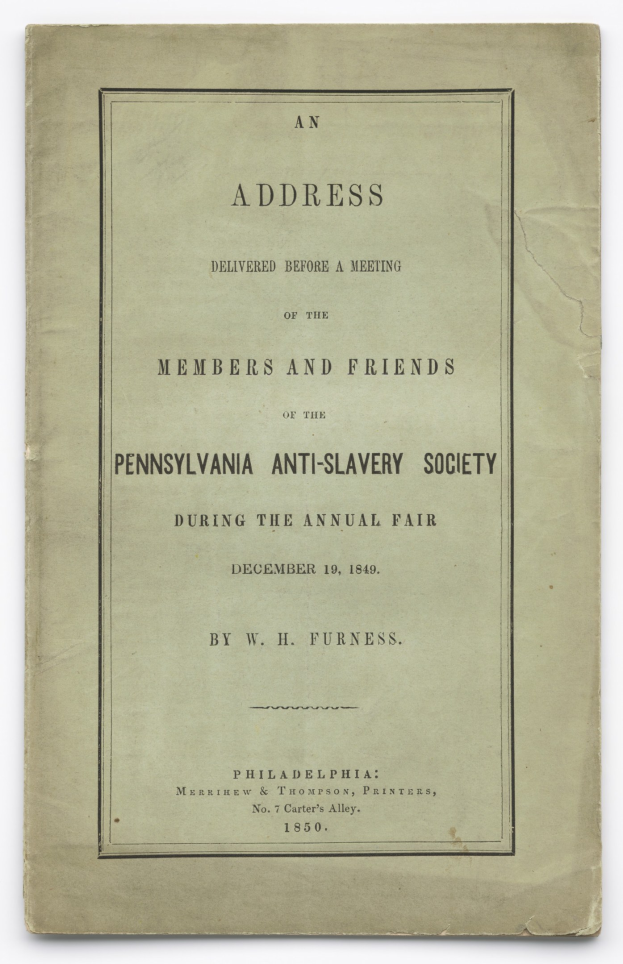 Ein Buch mit dem Titel "An Address Delivered Before a Meeting of the Members and Friends of the Pennsylvania Anti-Slavery Society During the Annual Fair" ist geöffnet und zeigt eine Seite mit schwarzer Tinte.