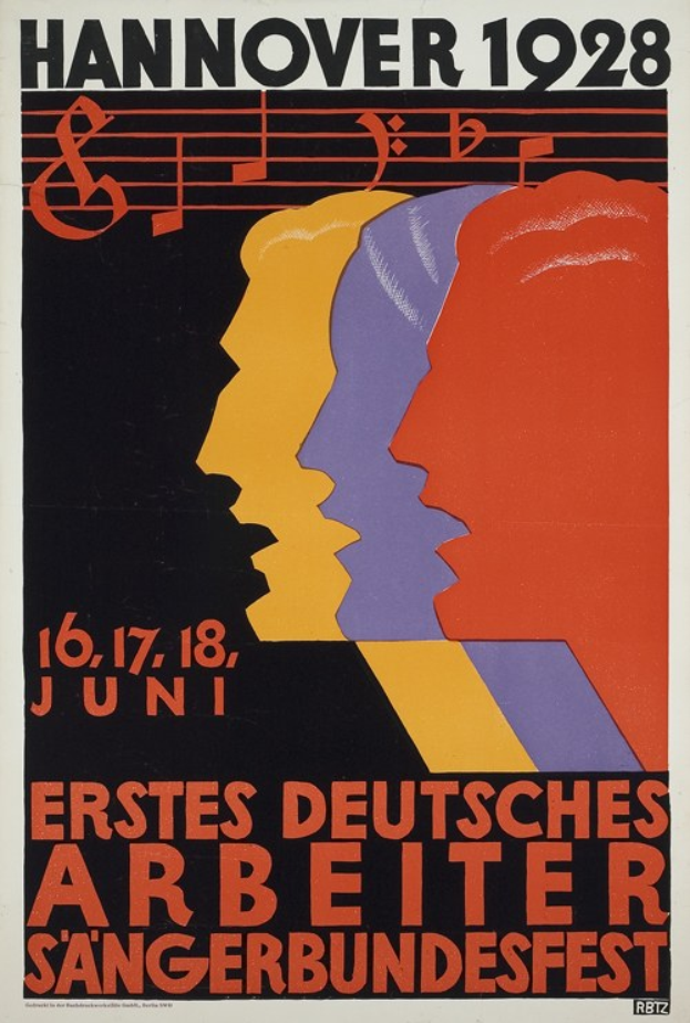 Plakat für das Hannover 1928 Erstes Deutsches Arbeiter Sängerbundesfest, das drei Personen in der Mitte zeigt und Text mit Veranstaltungdetails.