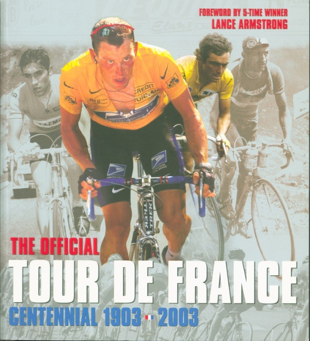 Plakat zum 100-jährigen Jubiläum der Tour de France (1903–2003) mit Radfahrern in einer Gruppenfahrt und begleitendem Text.