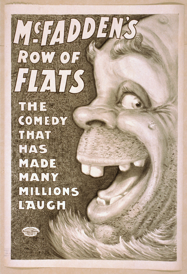 Plakat eines lachenden Menschen mit wilden Haaren, breitem Grinsen und weit aufgerissenen Augen, eingerahmt von einem hellgelben Hintergrund, mit Text: "McFadden's Row of Flats: Die Komödie, die viele Millionen zum Lachen gebracht hat."