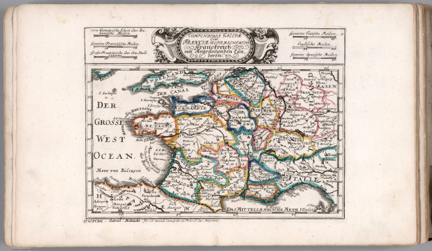 Ein aufgeschlagenes Buch mit einer detaillierten Deutschlandkarte, die von erklärendem Text begleitet wird.