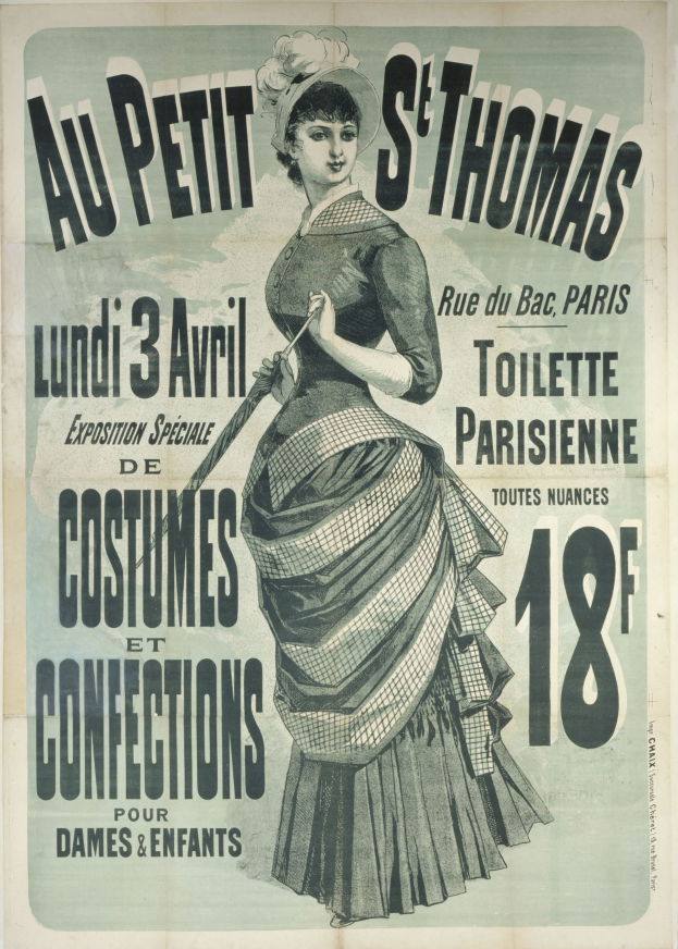 Ein Vintage-Plakat für eine Kostümvorstellung, das eine Frau in einem langen, hochgeschlossenen, langärmeligen Kleid mit einem Dutt zeigt, die anmutig mit gefalteten Händen posiert.