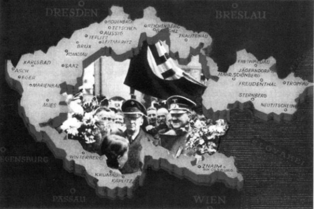 Ein Schwarz-Weiß-Foto einer Gruppe von Menschen, die vor einer Deutschlandkarte stehen, einige halten Blumensträuße und einer hält eine Fahne, mit Text auf der Karte.