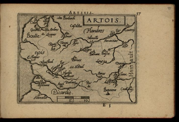 Altes Buch mit einem detaillierten Frankreich-Karte auf dem Cover, das geografische Merkmale wie Flüsse, Berge und Städte zeigt, begleitet von Text, der Orte benennt.