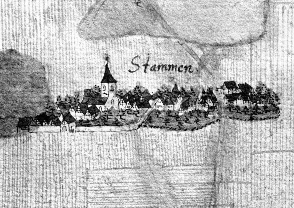 Schwarz-weiß-Zeichnung von Stammen, Deutschland, mit einer zentralen Kirche umgeben von Häusern und Bäumen.