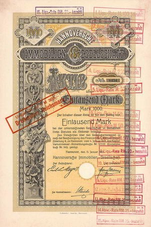 Altes deutsches Regierungspapier mit roter Stempelung, Text und Zahlen auf altem Papier.