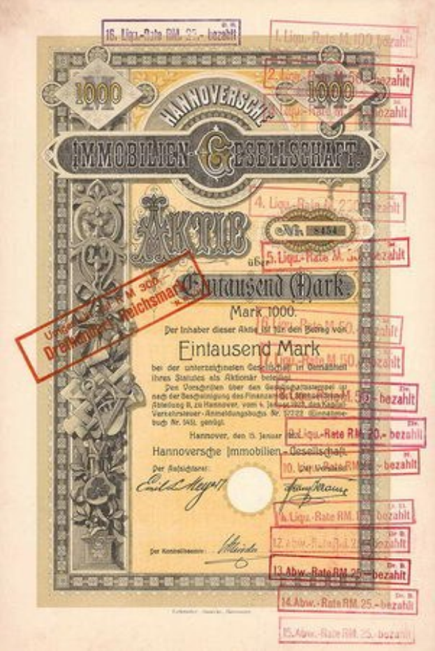 Altes deutsches Regierungspapier mit roter Stempelung, Text und Zahlen auf altem Papier.